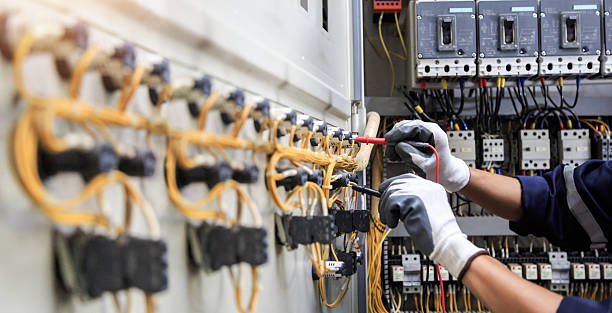 Professional Electrician technician working in Williston, FL